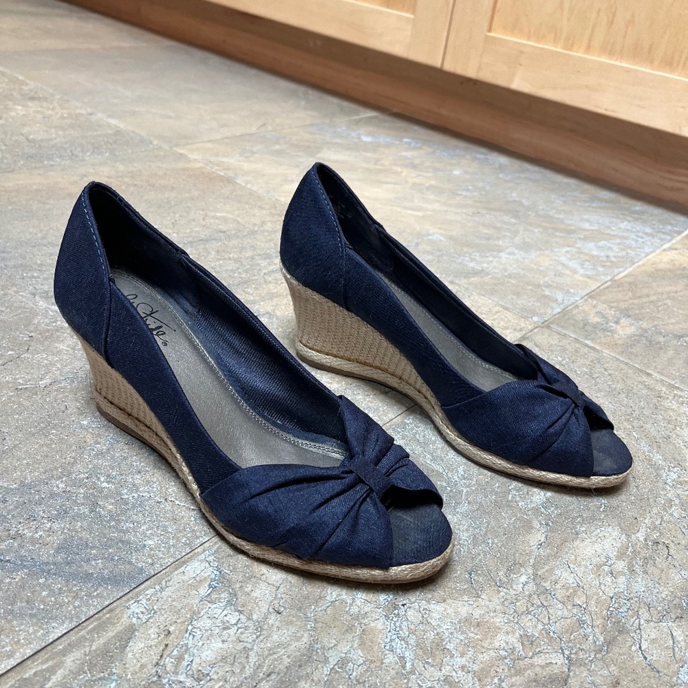 Life Stride soft systems wedge heel, navy blue, size 8M